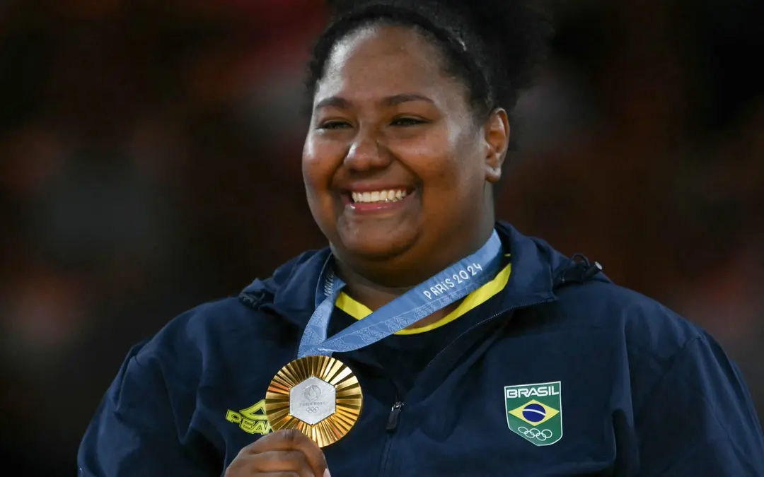 Beatriz Souza vence no judô e conquista primeiro ouro do Brasil em Paris