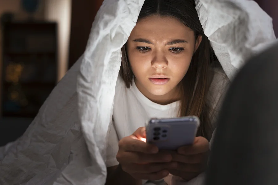 Síndrome do FOMO: o medo de perder algo afeta cada vez mais pessoas. Especialista diz que o aumento da presença nas redes sociais é um dos fatores de risco