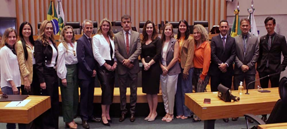Delegada Karen Langkammer recebe Título de Cidadã Benemérita de Brasília