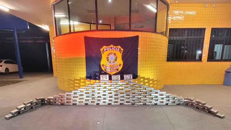 PRF apreende quase 150 kg de cocaína em carga de caroço de algodão na BR-070