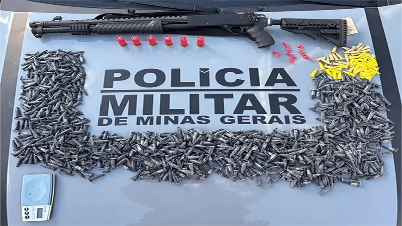 PMMG Betim – ROTAM apreende espingarda calibre 12, munições e drogas