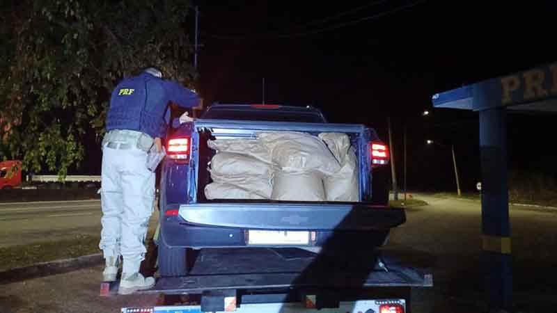 PRF apreende 160 kg de cocaína após perseguição na Dutra em Lavrinhas que terminou com atropelamento do suspeito