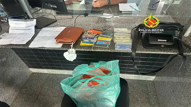 PMDF prende mulher no SIA com 37 cartões de crédito furtados da Feira dos Importados