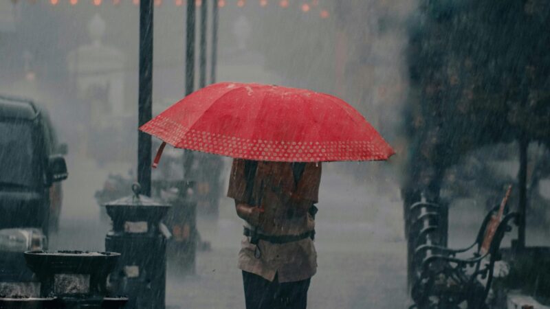 Frente fria avança e coloca 185 cidades de Goiás em alerta de tempestade