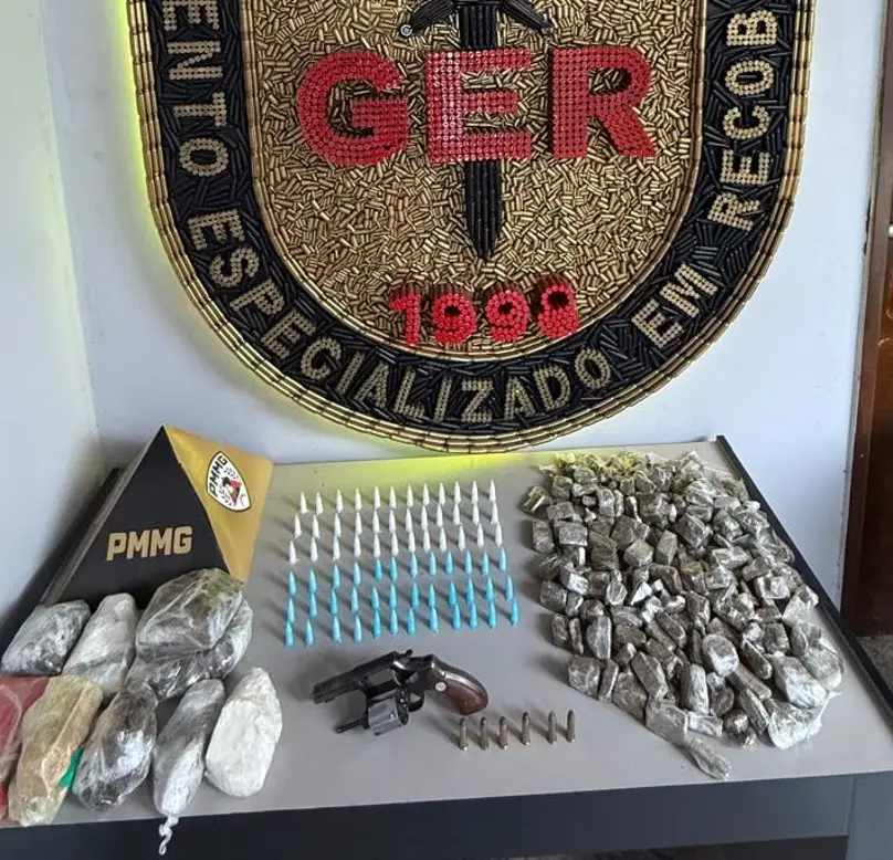 Contagem – Homem é preso com arma de fogo, maconha, cocaína e crack