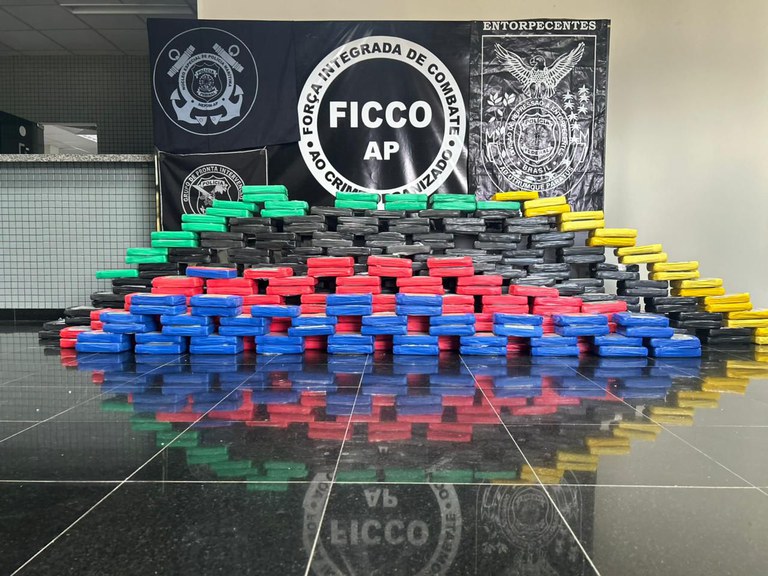 FICCO/AP apreende meia tonelada de cocaína em navio