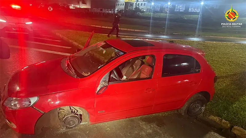 Homem inabilitado e com tornozeleira é preso pela PMDF após fuga e manobras perigosas em via pública