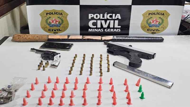 Drogas e armas são apreendidas durante ação da PCMG em Conceição do Mato Dentro