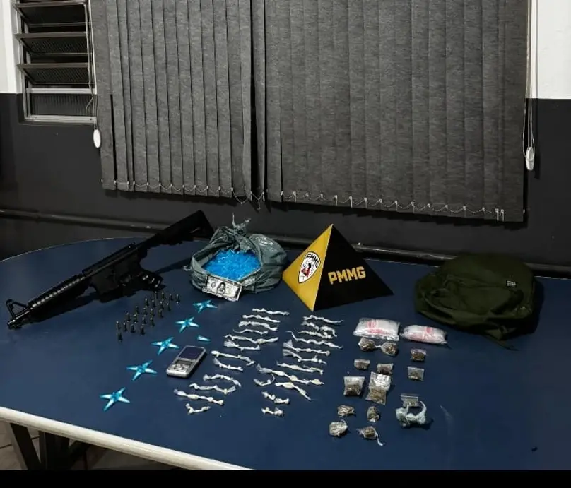 PMMG Santa Luzia – Operação policial apreende armas e drogas