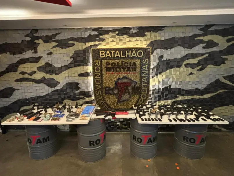 Ibirité MG – Quadrilha suspeita de latrocínio é presa com 56 armas de fogo e munições de calibres diversos
