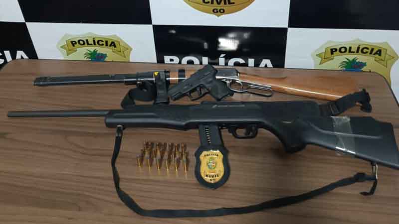 PCGO apreende armas e munições em residência de investigado por violência doméstica em Jataí