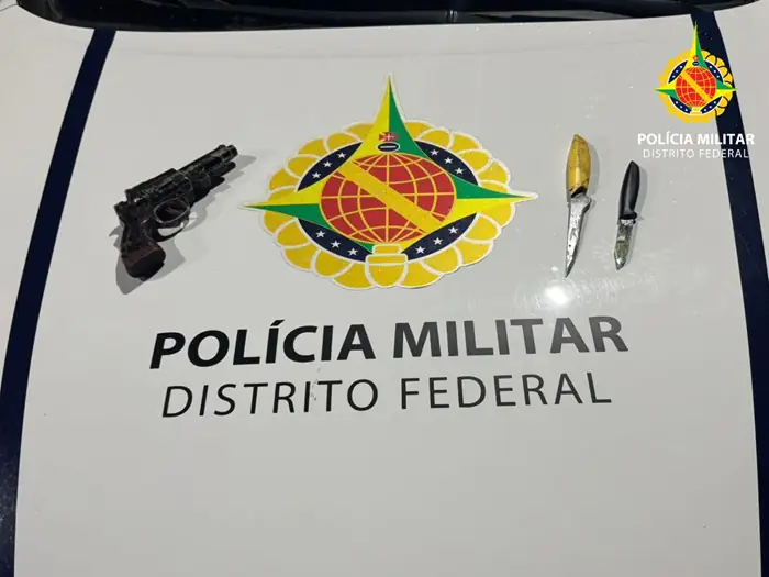 PMDF apreende simulacro de arma de fogo e facas durante ação do GTOP no Park Way