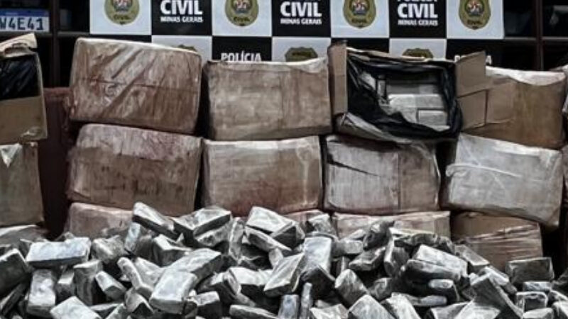 PCMG apreende mais de duas toneladas de maconha e prende dupla