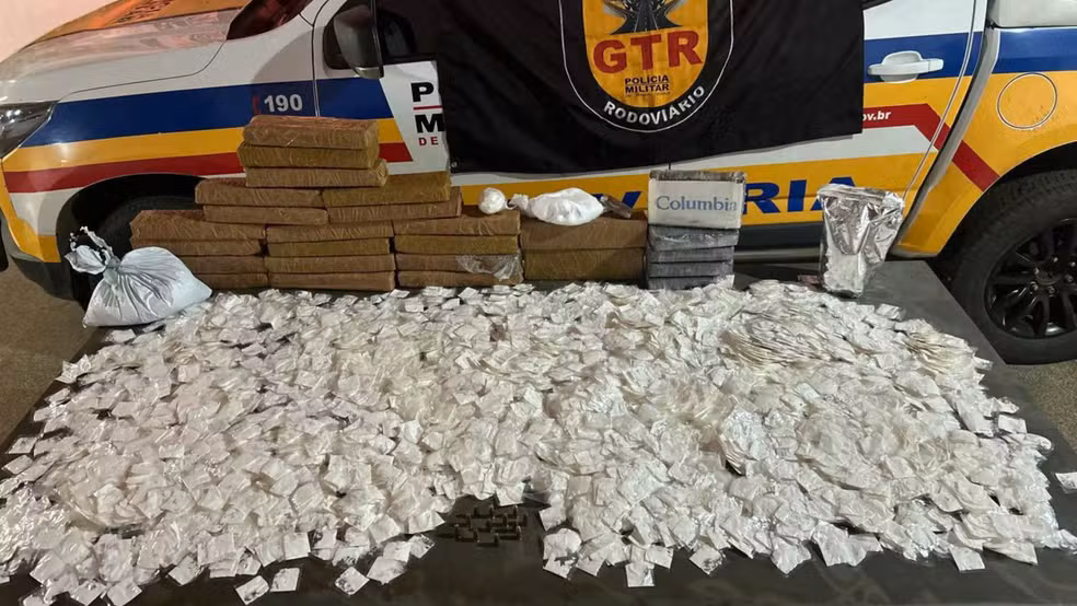 Passageiro de ônibus é preso com 5 mil papelotes de cocaína em Patos de Minas