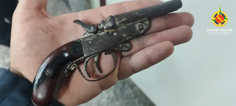 PMDF apreende arma de fogo e conduz autor por ameaça em ocorrência de violência doméstica no Mangueiral