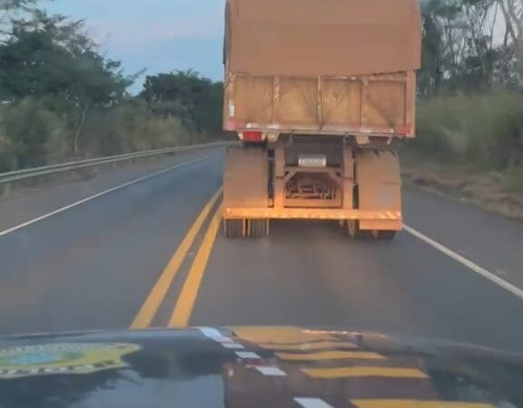 PRF prende caminhoneiro embriagado na BR-020
