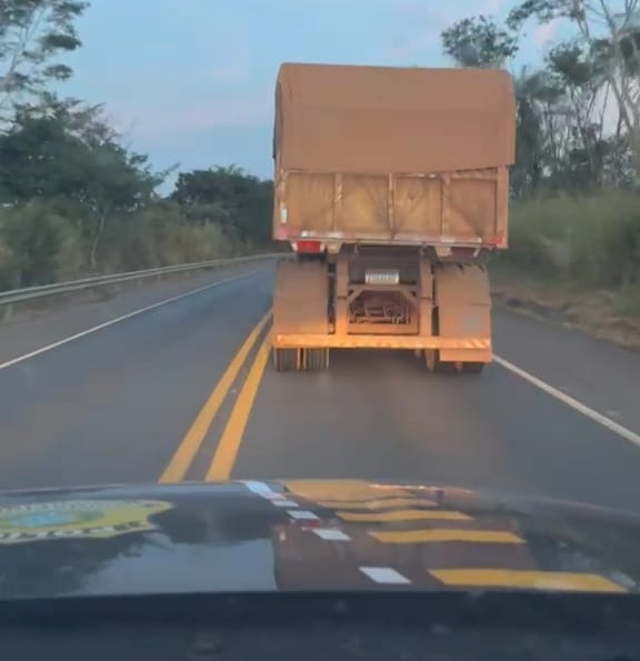 PRF prende caminhoneiro embriagado na BR-020