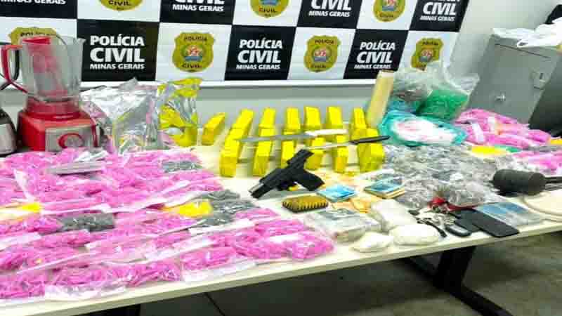 PCMG apreende mais 6 mil pinos de cocaína e fecha laboratório