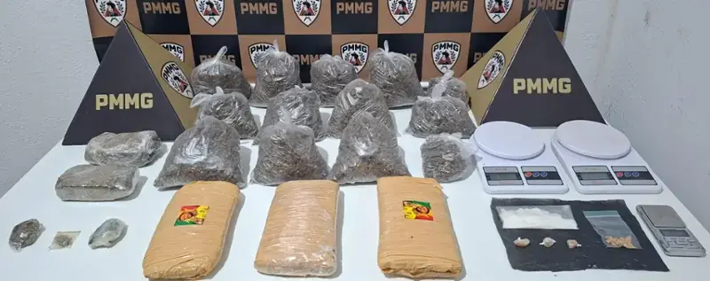 PMMG Timóteo – Drogas e materiais do tráfico são apreendidos em imóveis abandonados.
