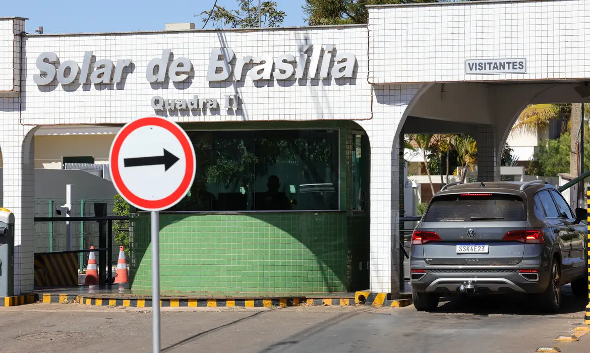 Bolsonaro contesta no STF o bloqueio de visitas durante a prisão domiciliar