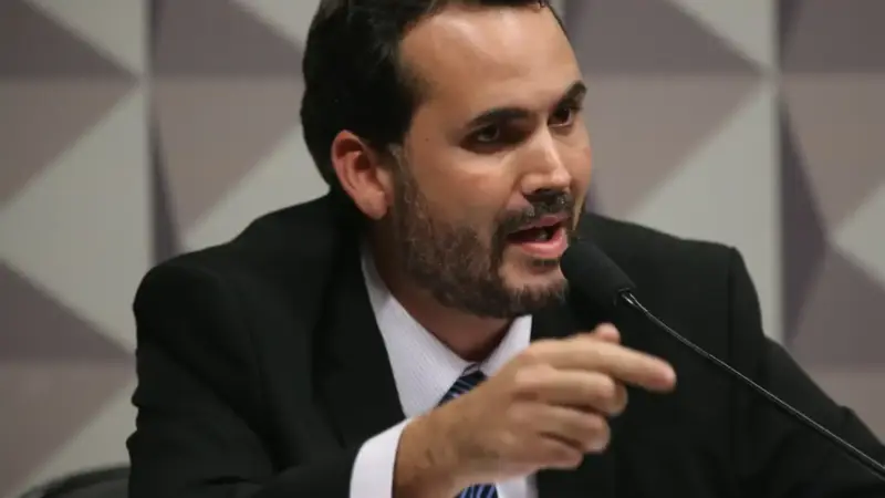 Petróleo perto de US$ 100 não traz de volta o desconto extra de R$ 0,35 no diesel