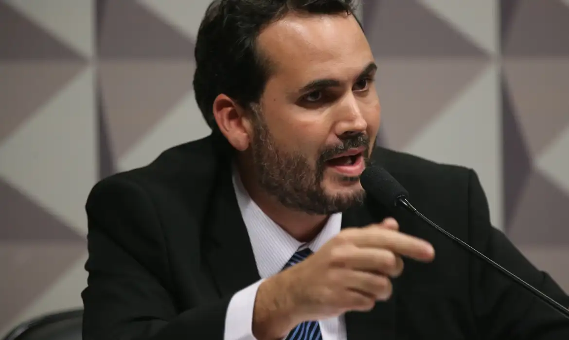 Petróleo perto de US$ 100 não traz de volta o desconto extra de R$ 0,35 no diesel