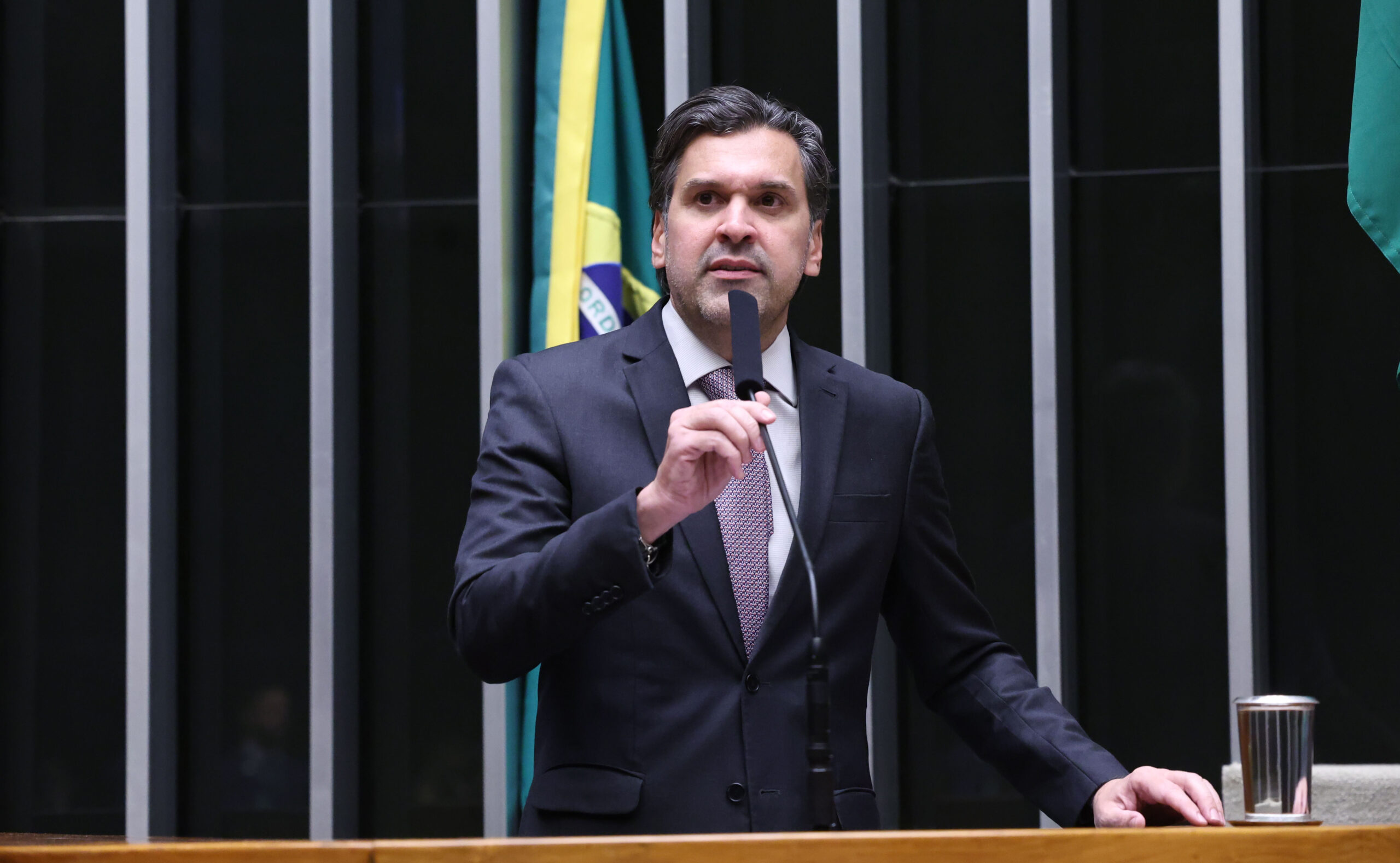 Câmara aprova câmeras com reconhecimento facial em transportes e vias