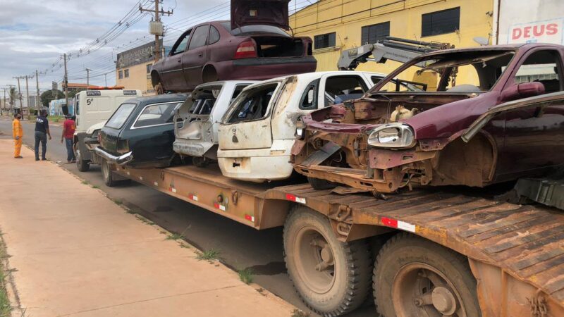 Carcaças e veículos abandonados: saiba como solicitar a retirada no DF