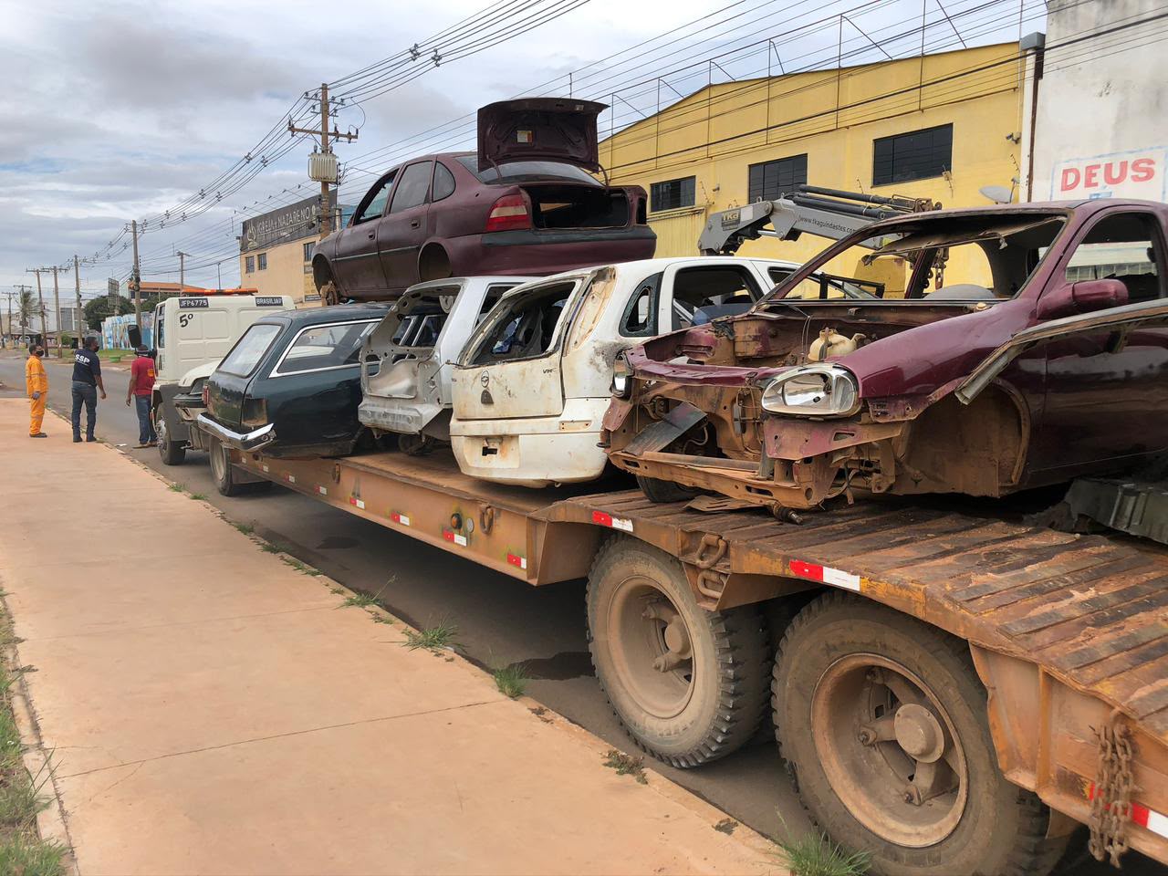 Carcaças e veículos abandonados: saiba como solicitar a retirada no DF