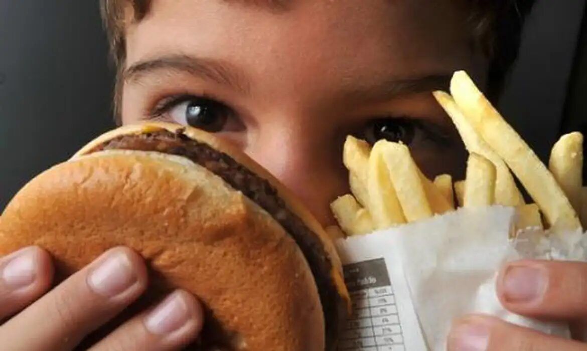 Cardiologista alerta: controle do colesterol deve começar aos 10 anos