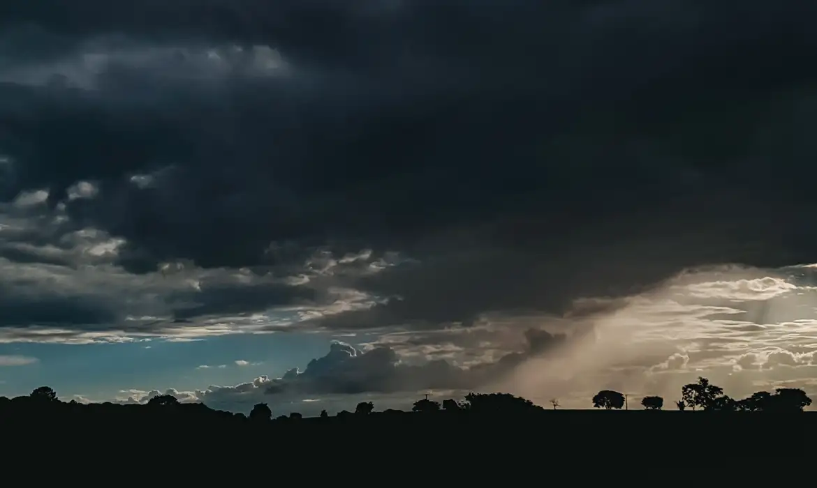 RS sob alerta máximo: tempestades com ventos de 100 km/h