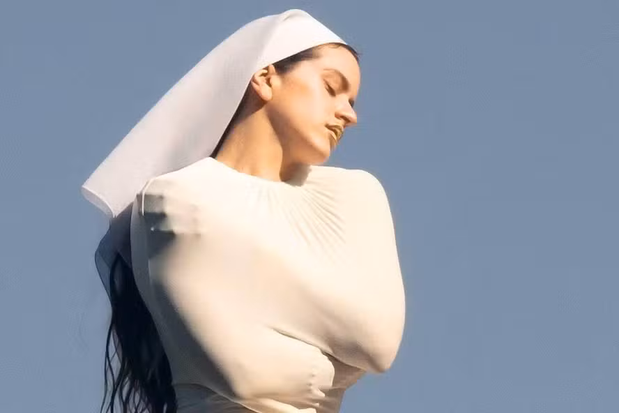 Sagrado em alta: por que música, livros e séries abraçam espiritualidade
