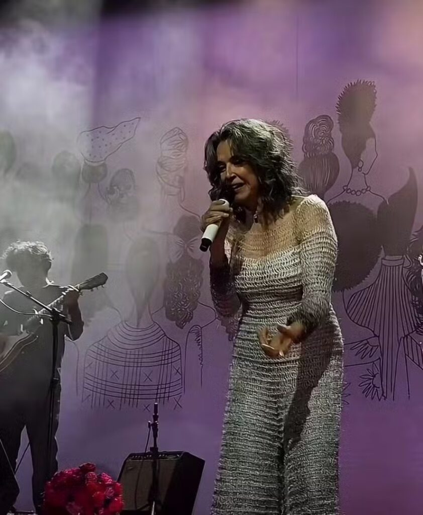 Simone celebra mulheres icônicas em novo show