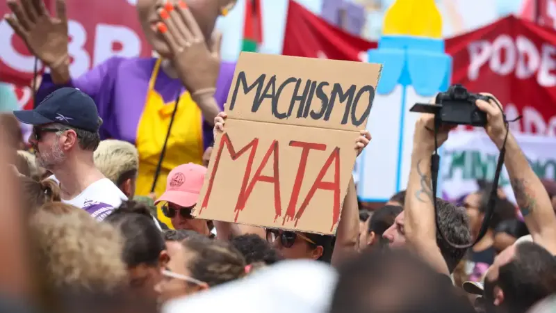 Sobrecarga doméstica intensifica risco de violência contra mulheres