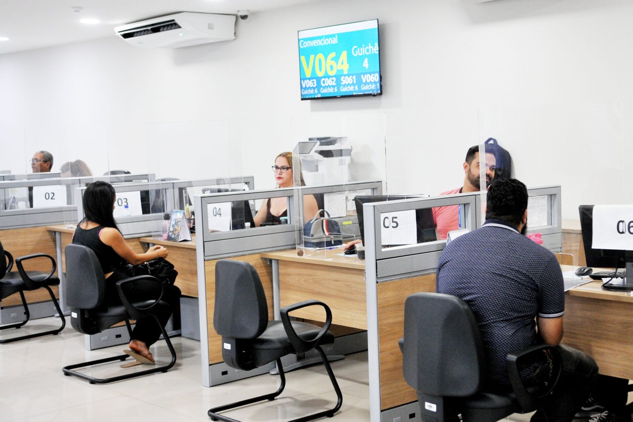 Agências do trabalhador do DF abriram a terça-feira com 1.379 vagas; marceneiro paga R$ 5 mil