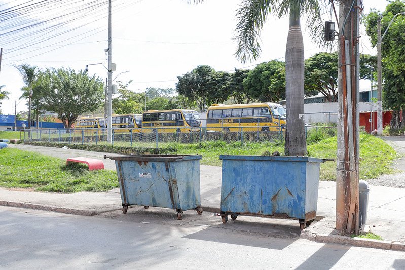 Caçamba na rua: veja as regras para instalar contêineres e caçambas de entulho no DF