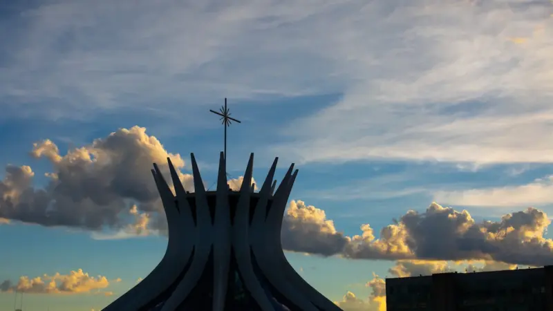 Chegada da primavera faz o sol nascer mais cedo no DF; semana será de calor