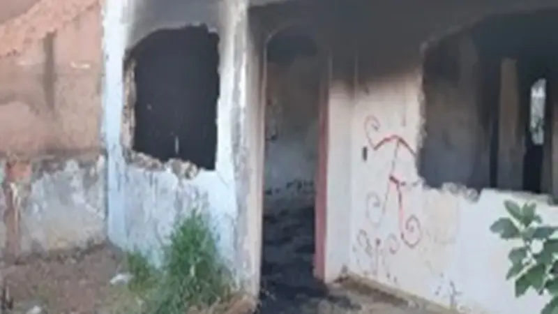 Corpo carbonizado é encontrado em casa abandonada no DF. Polícia investiga