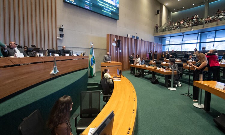 Deputados pedem mais nomeações de servidores para a saúde