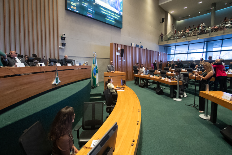 Deputados pedem mais nomeações de servidores para a saúde