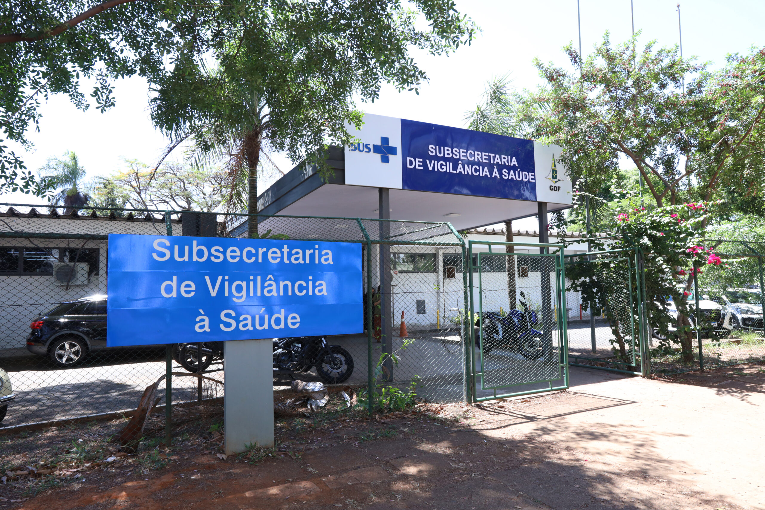 Procedimentos estéticos invasivos em salões de beleza exigem atenção redobrada
