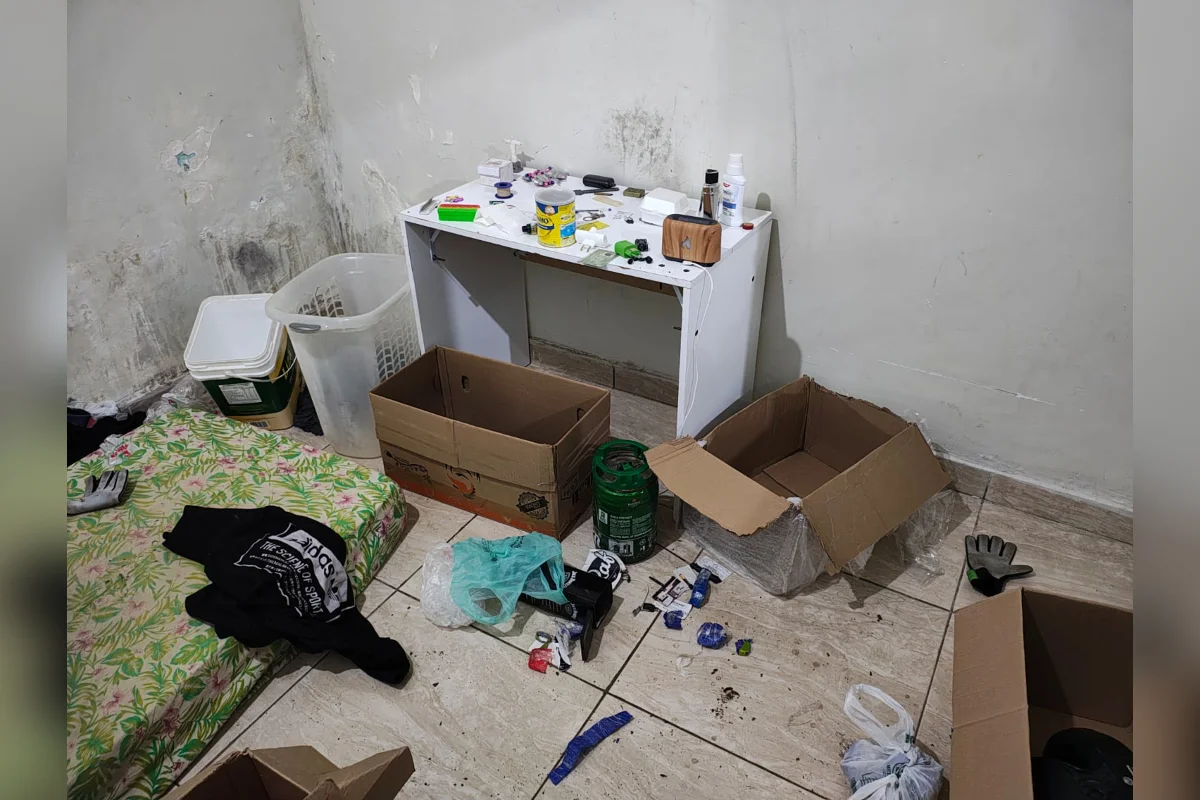 PCDF desmonta ponto de venda e armazenamento de drogas em Samambaia