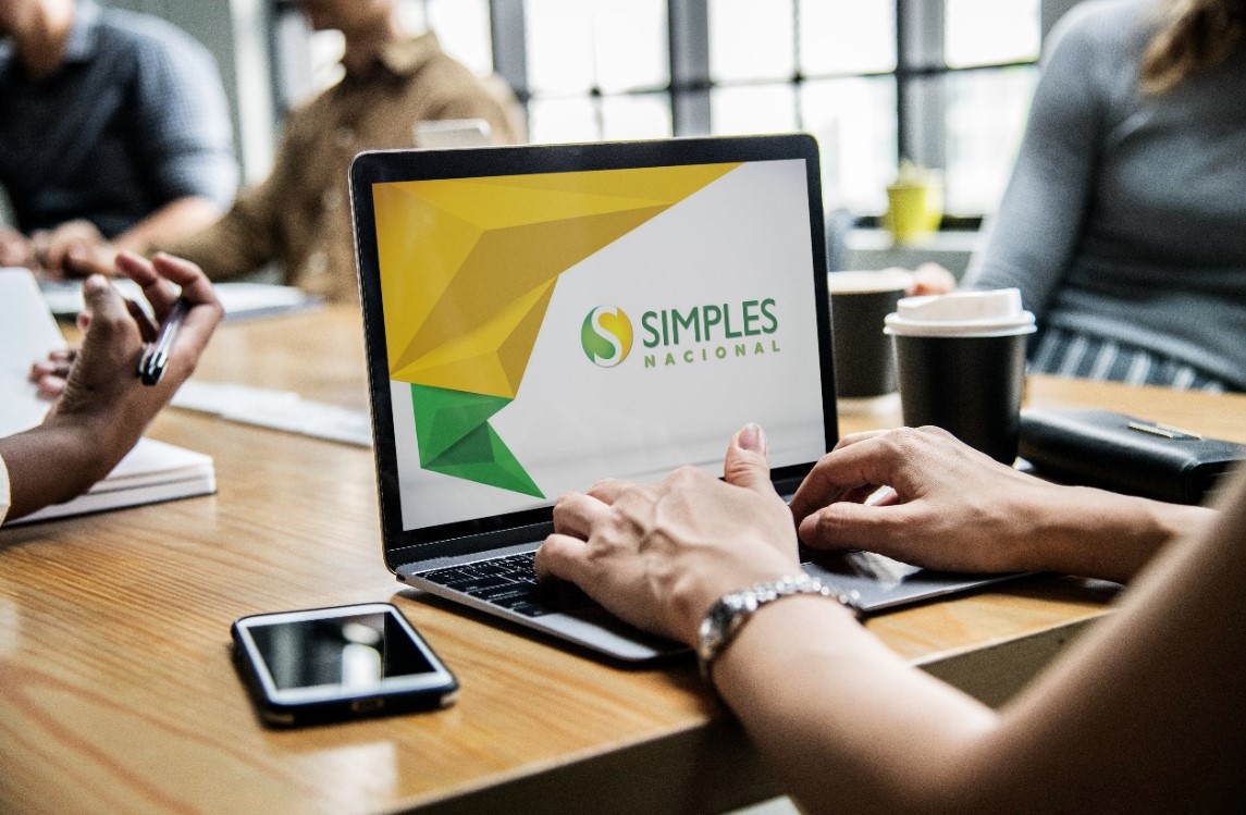 Simples Nacional: empresas têm até 30 de setembro para optar e definir recolhimento de IBS e CBS