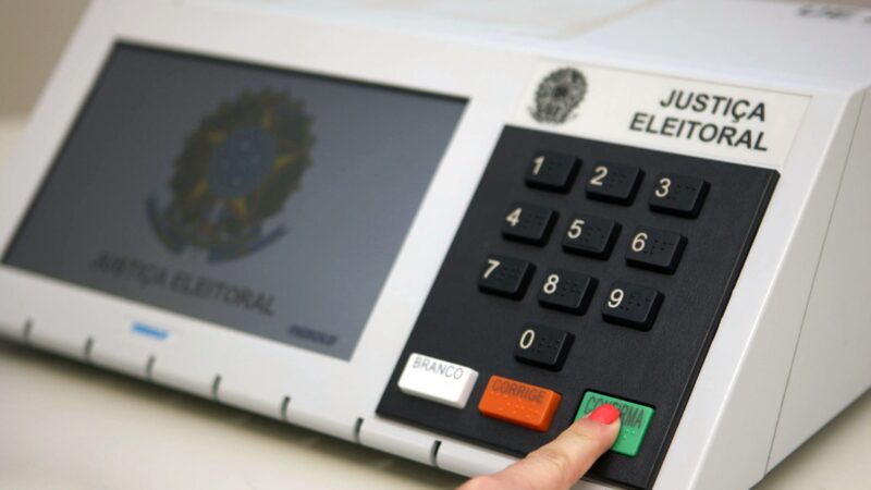 Transporte gratuito leva eleitores com deficiência ou mobilidade reduzida às urnas