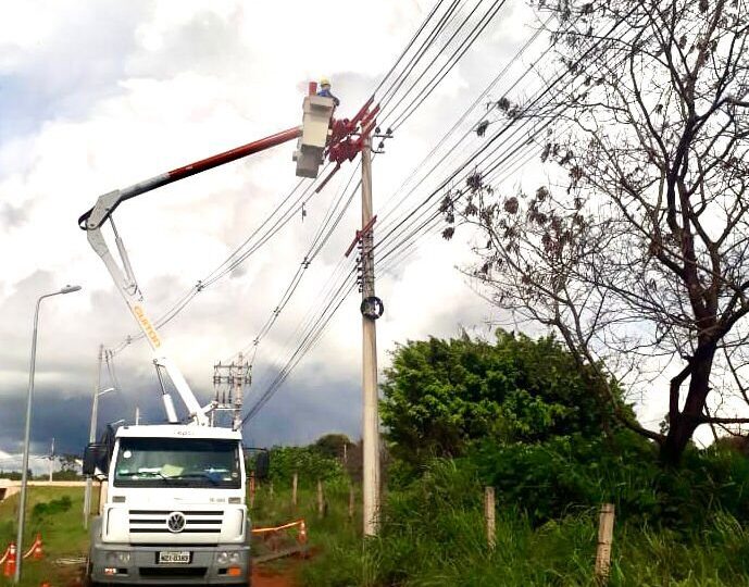 Vila Planalto ficou sem energia nesta segunda-feira para modernização da rede
