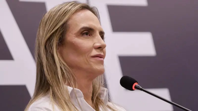 Celina Leão propõe cortar gastos administrativos do Iges-DF para contratar mais profissionais de saúde