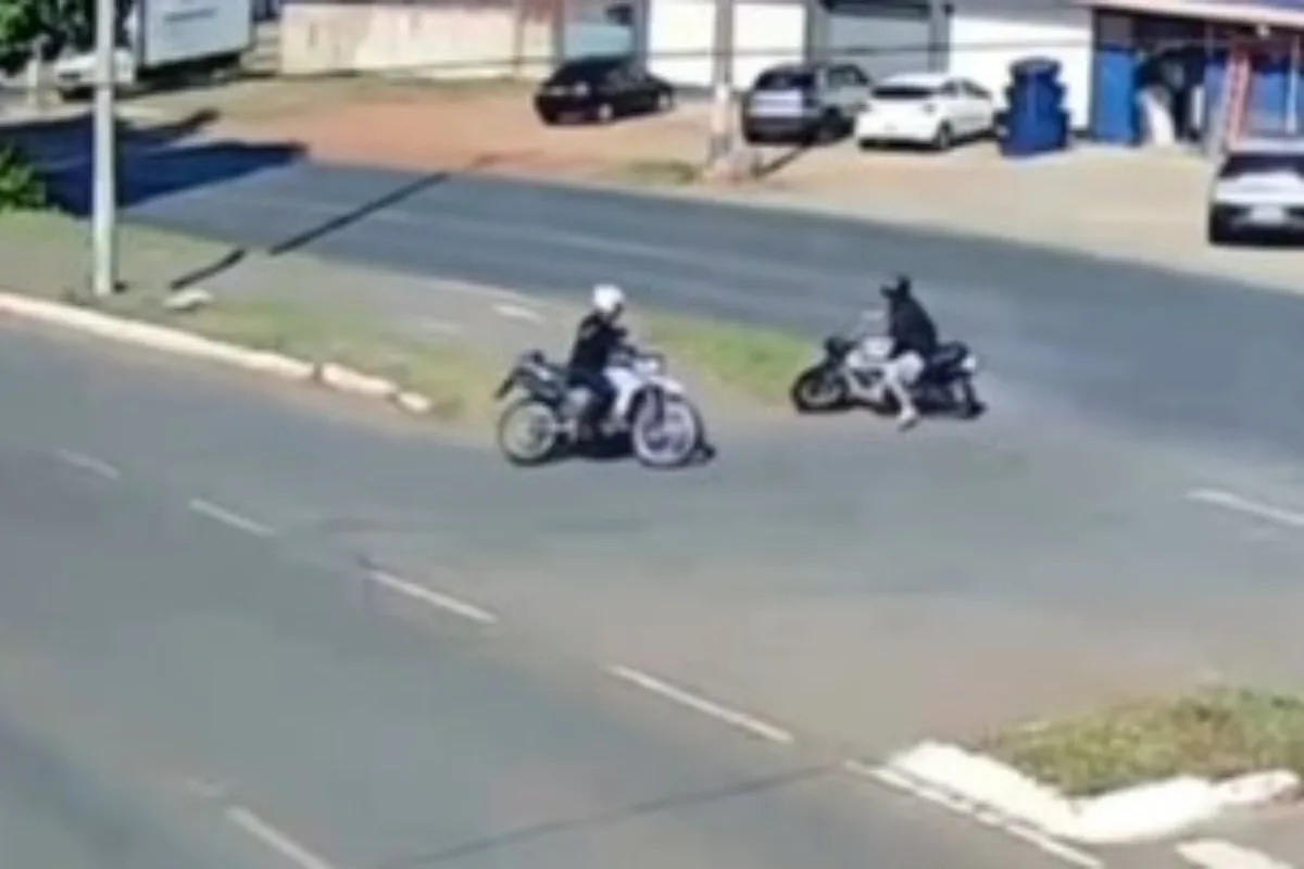 Motociclista faz manobra e dá “olé” em policial durante fuga em Santa Maria