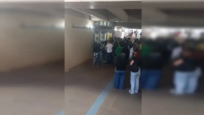 Metrô-DF: estação Samambaia Sul abre 16 minutos atrasada por falta de funcionário