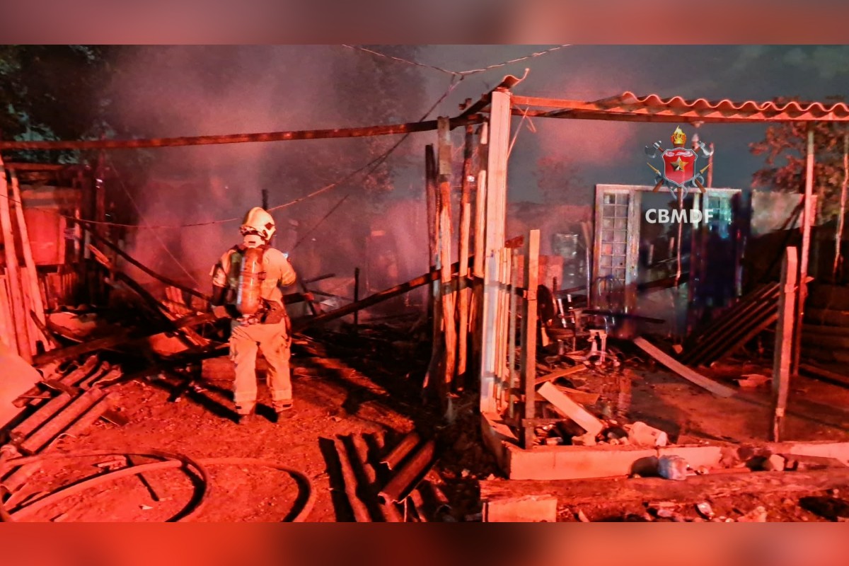 Incêndios atingem barracos em Sobradinho e galpão em Taguatinga Sul no mesmo sábado