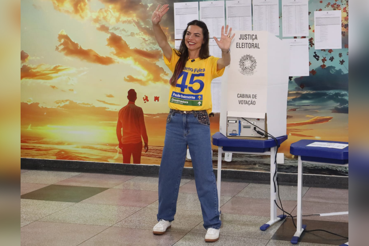Paula Belmonte vota no Lago Norte e diz que vai ao segundo turno: “Coração vitorioso”